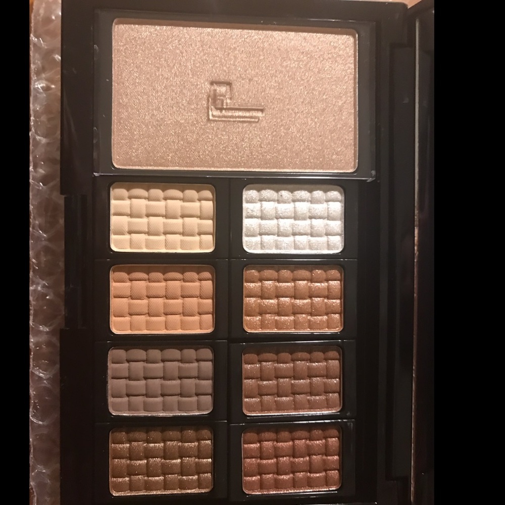 BRAND NEW Doucce Freematic Eyeshadow Palette